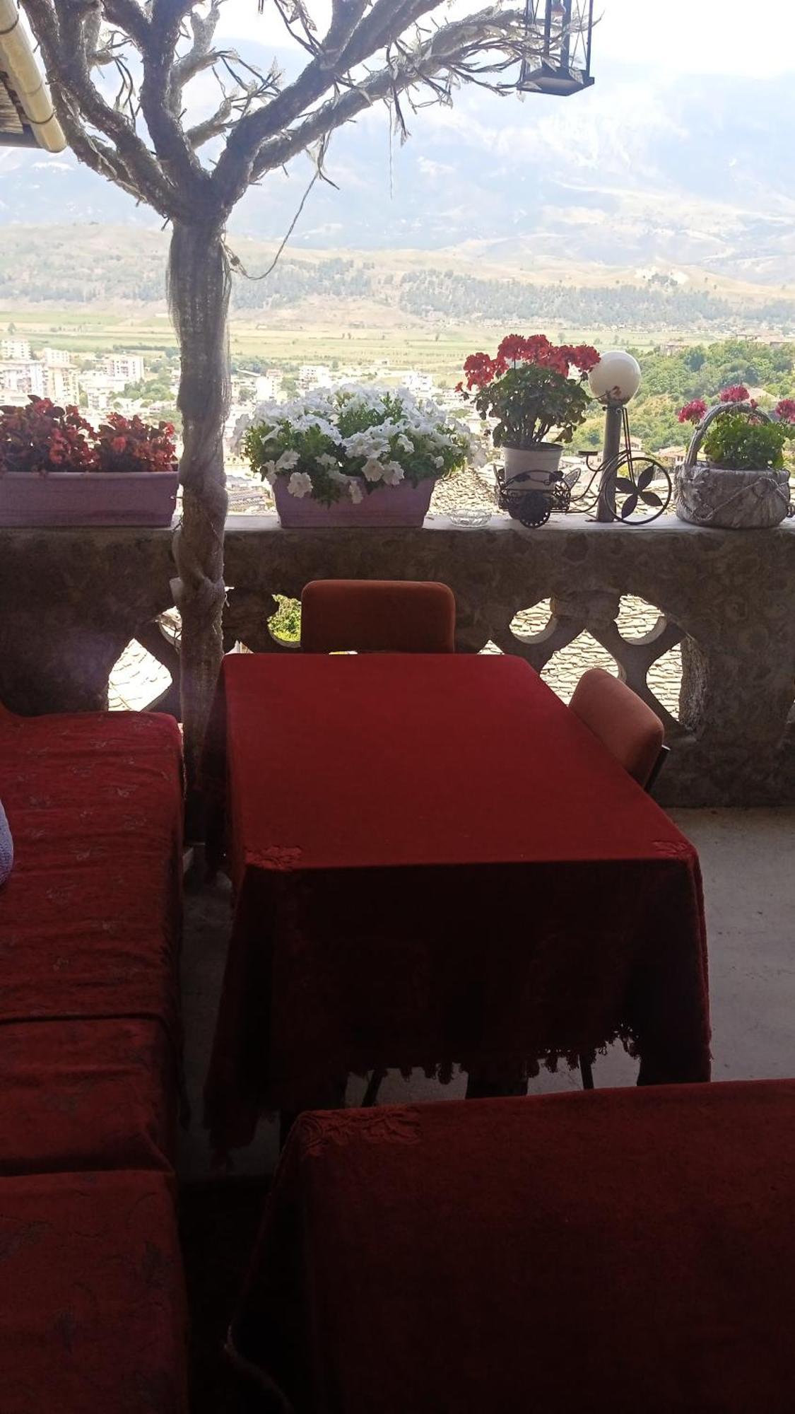 Karafil Guesthouse Gjirokaster Ngoại thất bức ảnh
