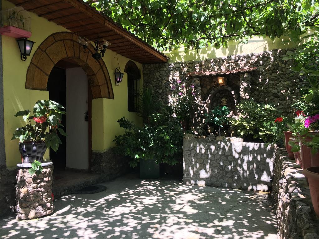 Karafil Guesthouse Gjirokaster Ngoại thất bức ảnh