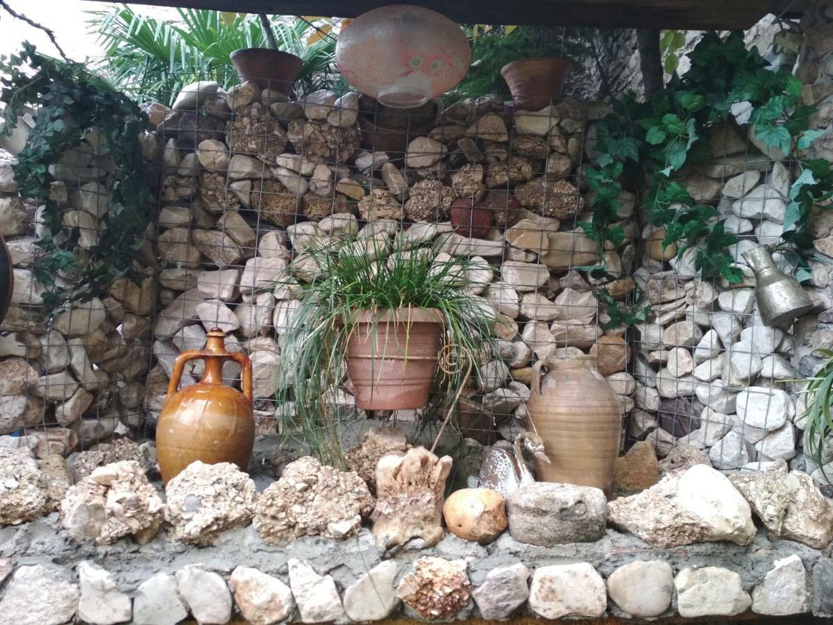 Karafil Guesthouse Gjirokaster Ngoại thất bức ảnh